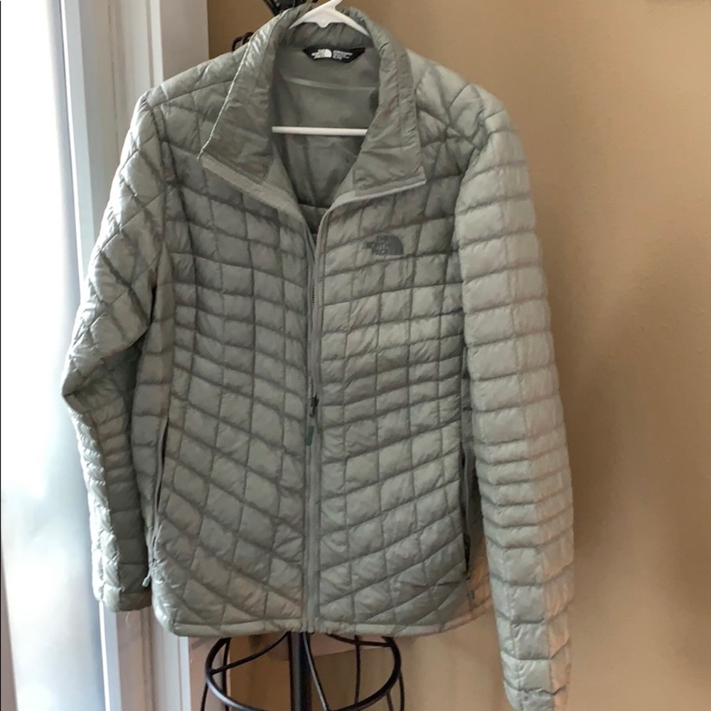 XL ladies jacket. Worn 4 a season. In great shape